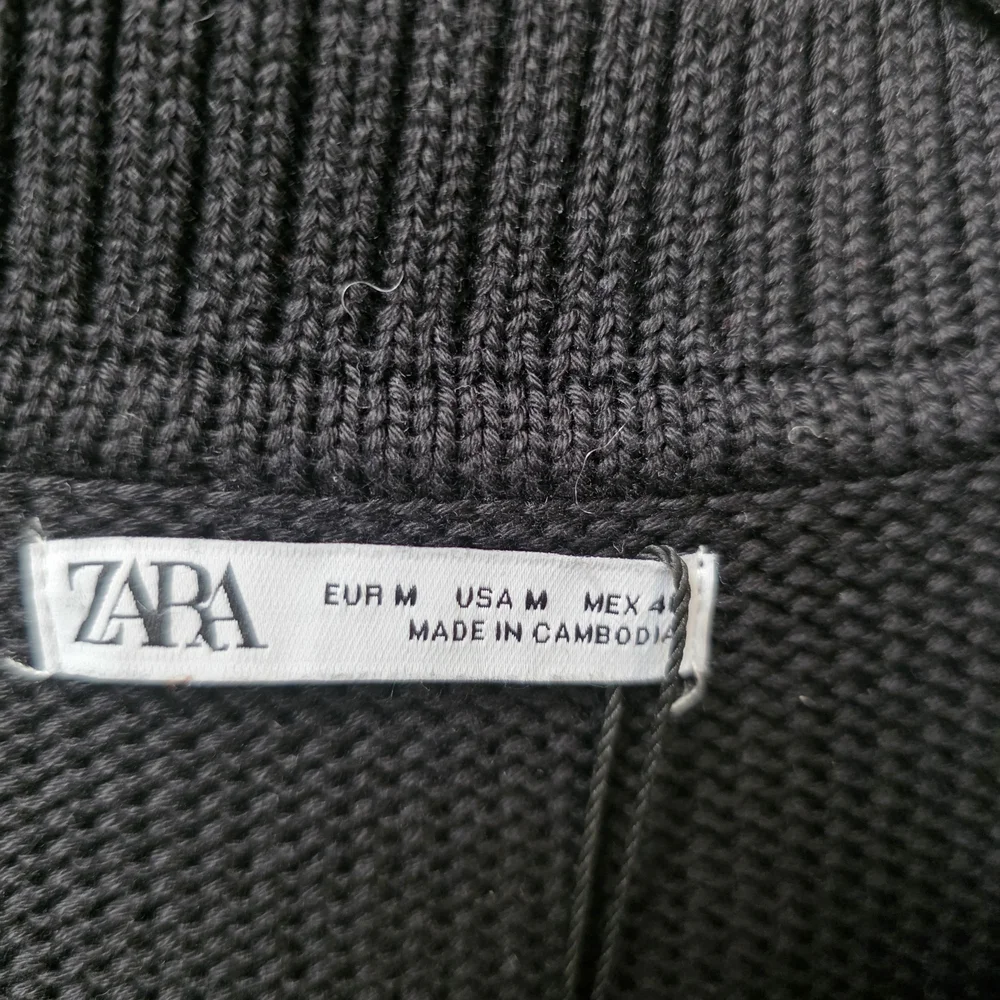 ZARA Knit Sleeveless Sweater Vest Black Size M Collared Minimalist Layering Top - Picture 4 of 12